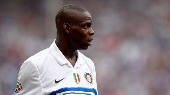 Basta con i cori razzisti contro Balotelli 