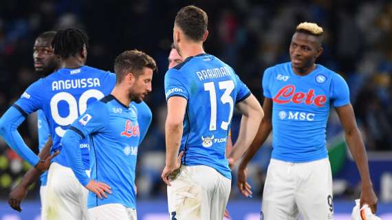 Il Napoli chiude in bellezza. Brutti gli episodi sugli spalti  