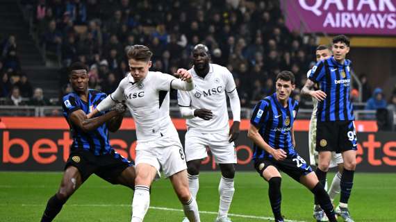 Serie A: 1-1 tra Inter e Napoli all'intervallo. Calhanoglu risponde a McTominay 