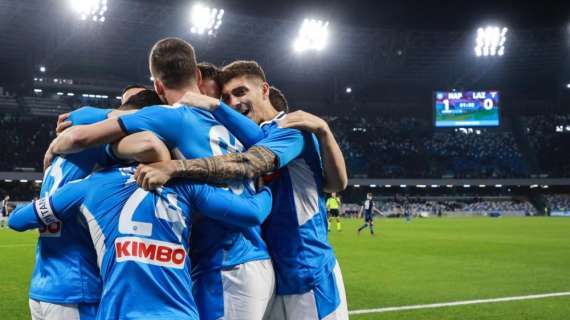 Napoli prima semifinalista, la Lazio sbaglia troppo e cade al San Paolo