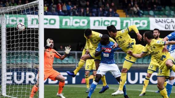 Napoli facile con il Chievo, veneti retrocessi