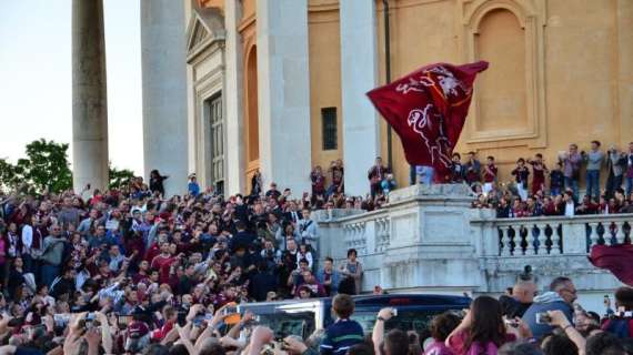 Granata Senza Età.  La storia del Grande Torino in disegni e cartoline d’epoca