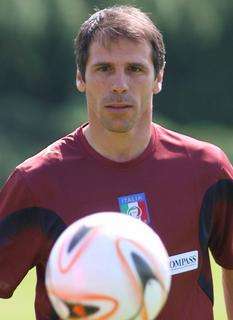 Zola prolunga con il West Ham 