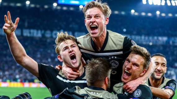 Ajax-Tottenham, Amsterdam pazza per biancorossi: maglie da gioco sold out