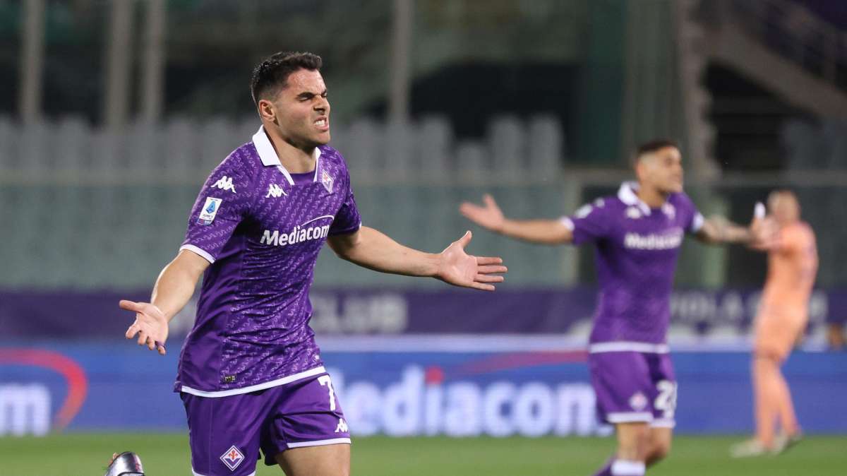 Serie A: Fiorentina avanti sul Sassuolo di misura all'intervallo