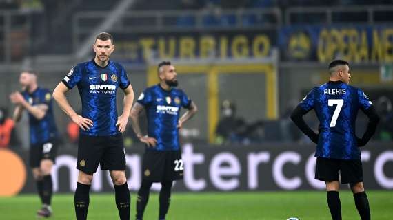 Il Corriere della Sera: “Una brutta Inter crolla col Sassuolo. Il Milan resta primo”