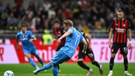 Milan-Napoli 2-1: i rossoneri resistono in 10 e sono primi