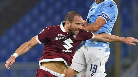 Verso Genoa-Toro: De Silvestri contende una maglia ad Aina sulla destra