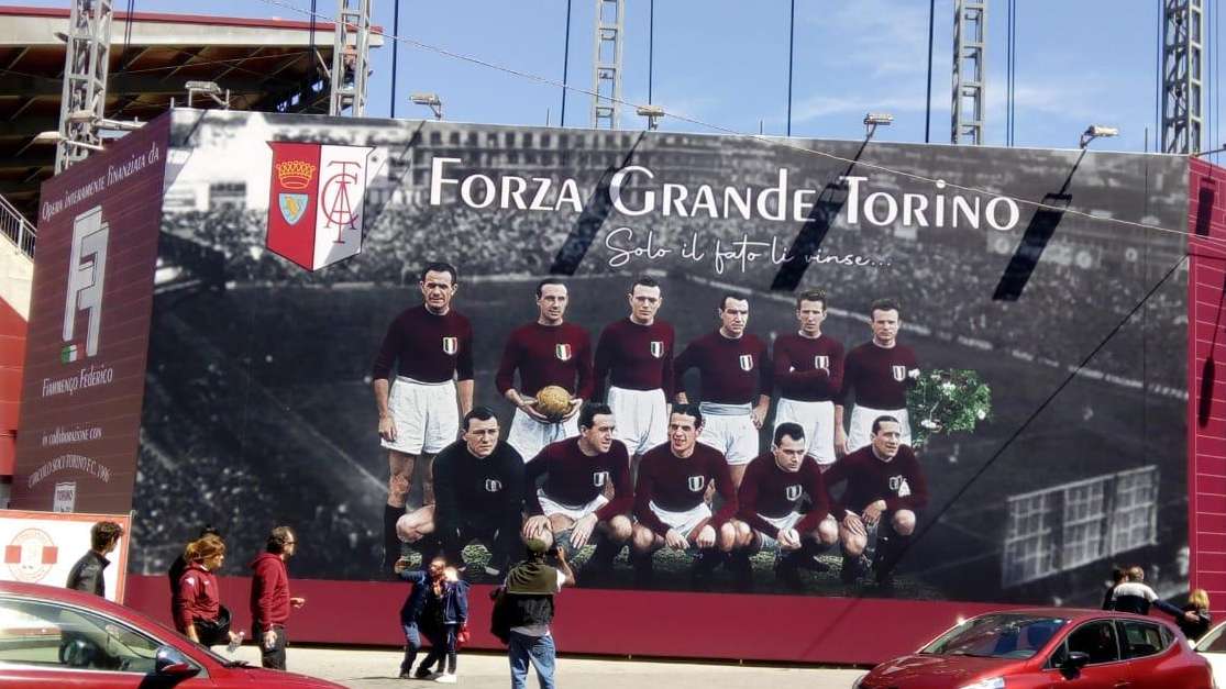 Verso il 4 maggio, a San Mauro prima il corteo dei tifosi del locale Toro Club e poi si illumina il ponte Vittorio Emanuele