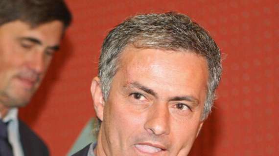 Mourinho, sulla bocca di tutti per il gesto delle manette