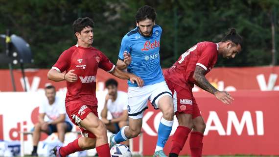 Poker del Napoli a Monza. A reti inviolate il derby toscano 