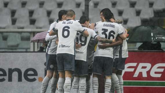 "Il Napoli frena in casa, l'Inter a un punto". Il Corriere della Sera apre sul duello scudetto