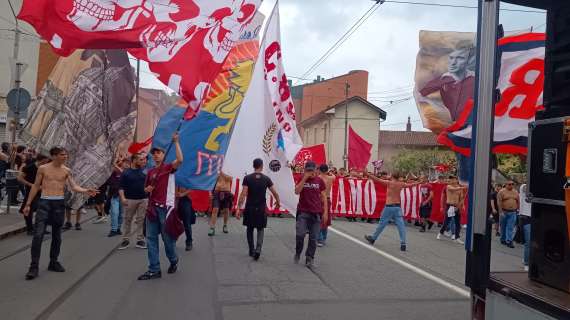 Marcia Granata, il corteo dei tifosi è arrivato in Piazzale Sassi