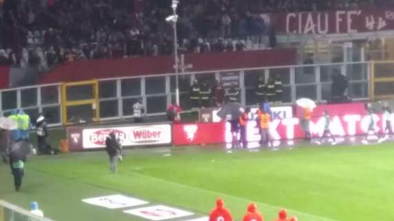 Belotti omaggia i Vigili del Fuoco prima della gara contro l'Inter