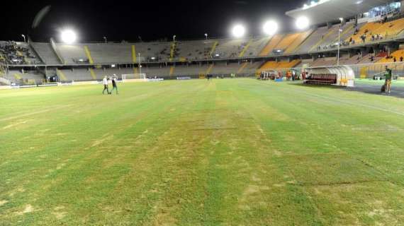 Lecce-Cagliari, dopo il diluvio e il blackout si gioca. Le formazioni 