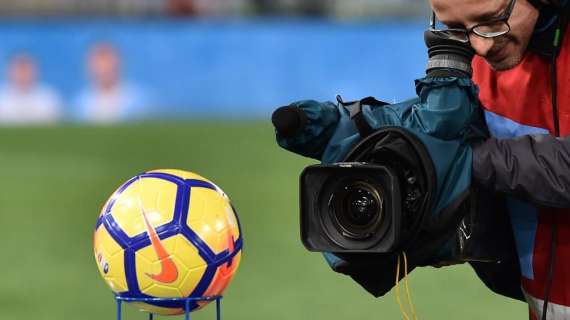 Serie A, oggi partono i decreti ingiuntivi alle tv. Diretta gol in chiaro? Se la veda il Governo