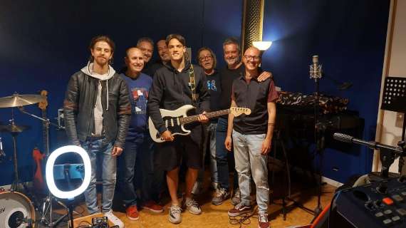 Band Sensounico, il video che rende omaggio al Grande Torino con la guest star d’eccezione Samuele Ricci