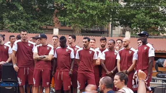 Presentazione della squadra ai tifosi: entusiasmo alle stelle