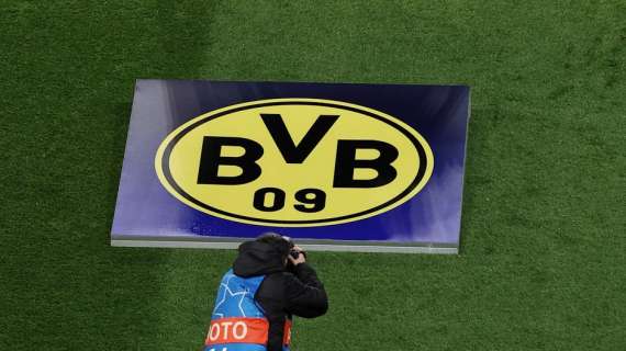 BUNDESLIGA - Borussia Dortmund sealing the deal on Donyell Malen