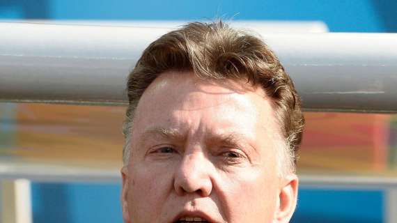 NATIONS - Van Gaal adds action to word and gets goalkeeper
