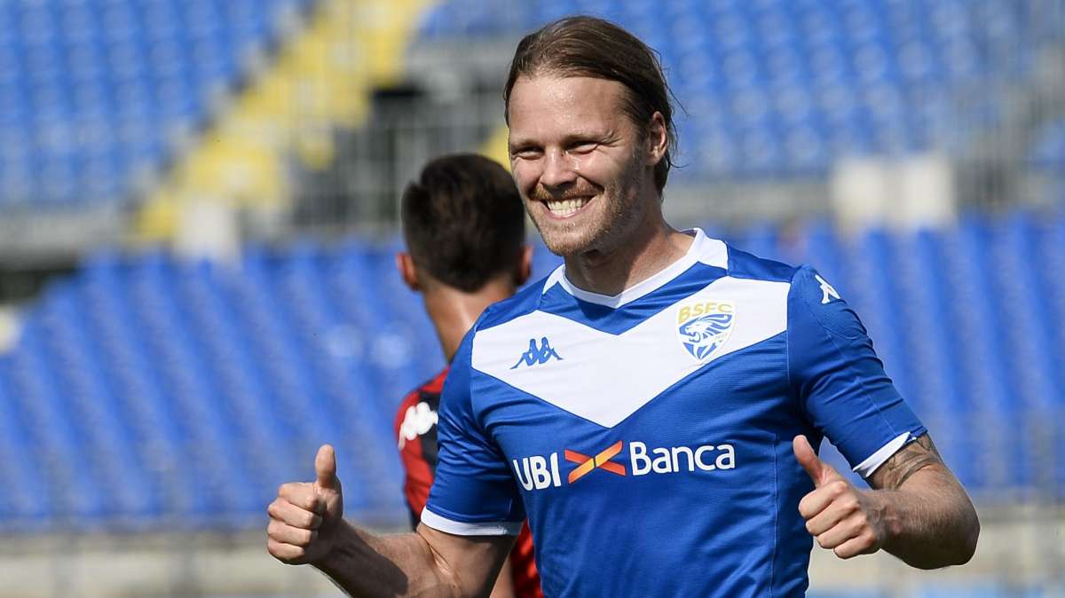 TRANSFERS - Crotone, new suitor for midfielder Birkir Bjarnason