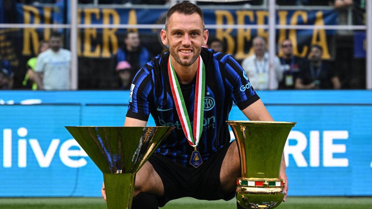De Vrij close to Panathinaikos move as he asks for two days to respond to Greek offer