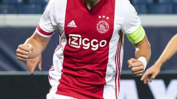 TRANSFERS - Ajax powerhouse Mazraoui tracked by many clubs