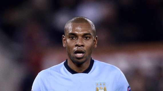 PREMIER - Fernandinho haappy with life at Manchester City