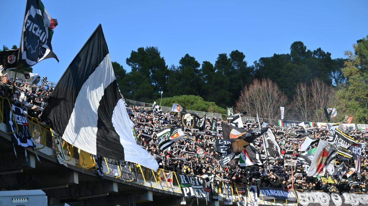 Vis Pesaro–Ascoli, febbre da derby: settore ospiti polverizzato in poche ore. Atmosfera da big match al Benelli