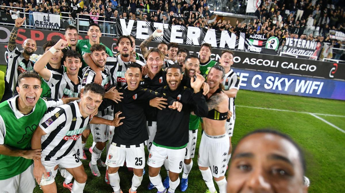 L'Ascoli vola! Corazza ritrova il gol dopo dieci mesi e il Del Duca esplode con oltre 10mila tifosi