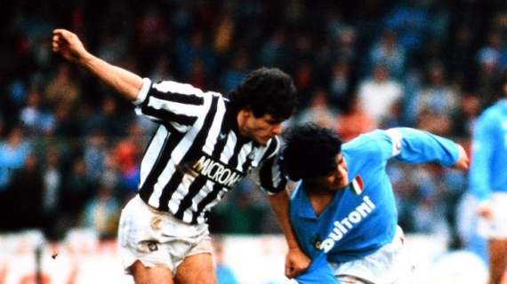 Morte Maradona: al Del Duca la sua prima espulsione in Serie A