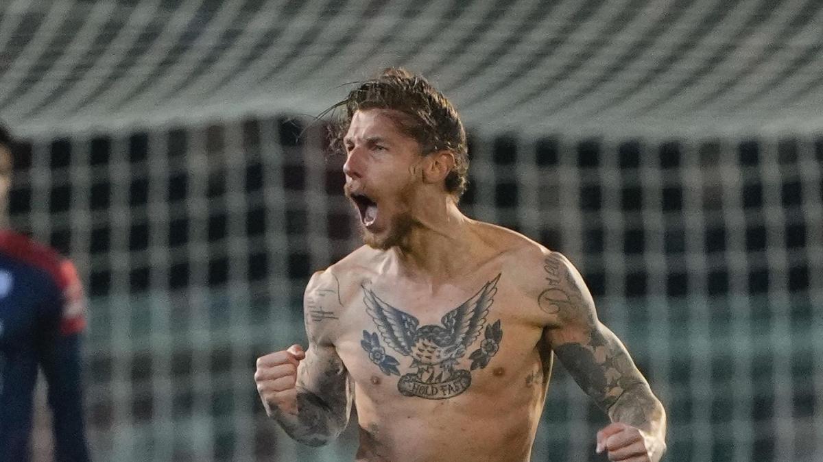 Corazza gela la Riviera al minuto 88: il colpo di testa che fa esplodere l’Ascoli nel derby