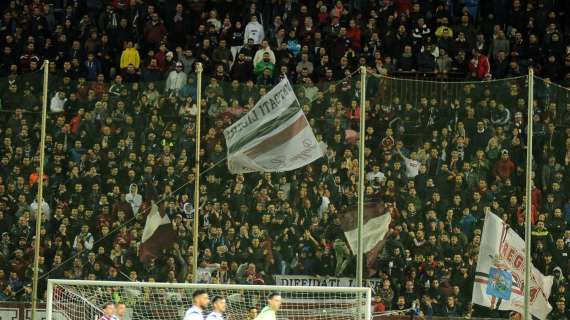 Reggina, la protesta dei 5.000 del 'Granillo': "Parlate di equa competizione, ma quando brucerete il prossimo faldone?"