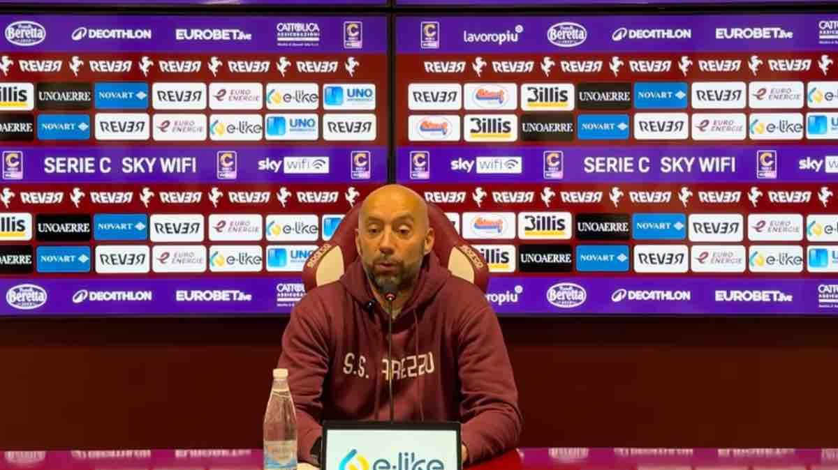 Arezzo, Bucchi: "Sembra solo gli altri stiano facendo qualcosa di speciale, siamo primi da 8 mesi"