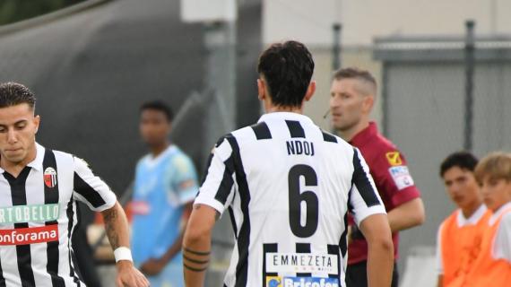 Ascoli sempre più vicino alla vetta, ma pesa l’espulsione di Ndoj: “Con Tomei crescerà anche lui”