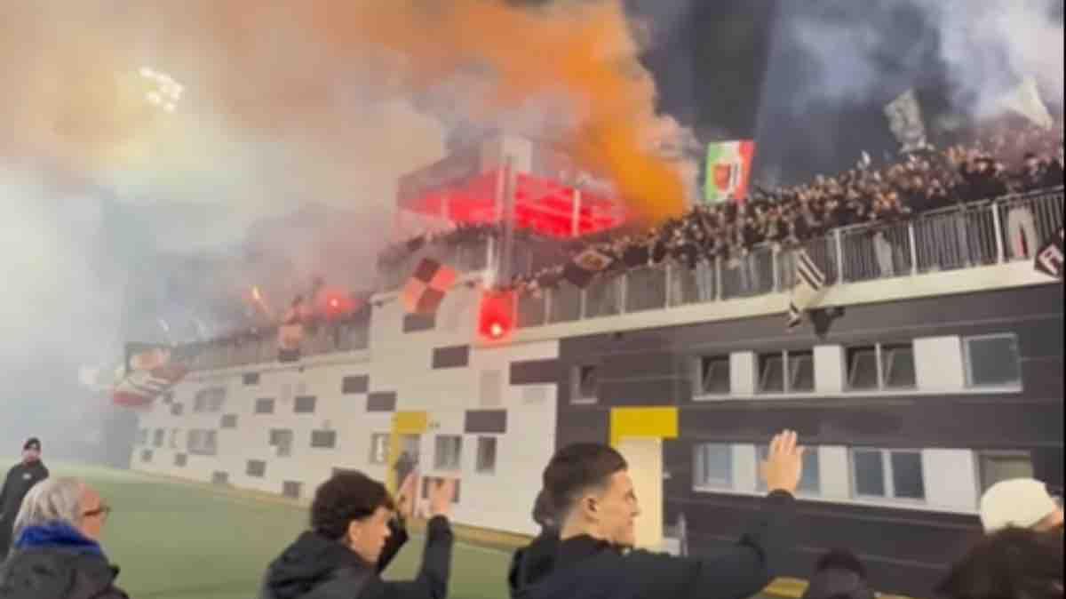 CorrAdriatico - Ascoli, la tifoseria in festa Che notte al Picchio Village