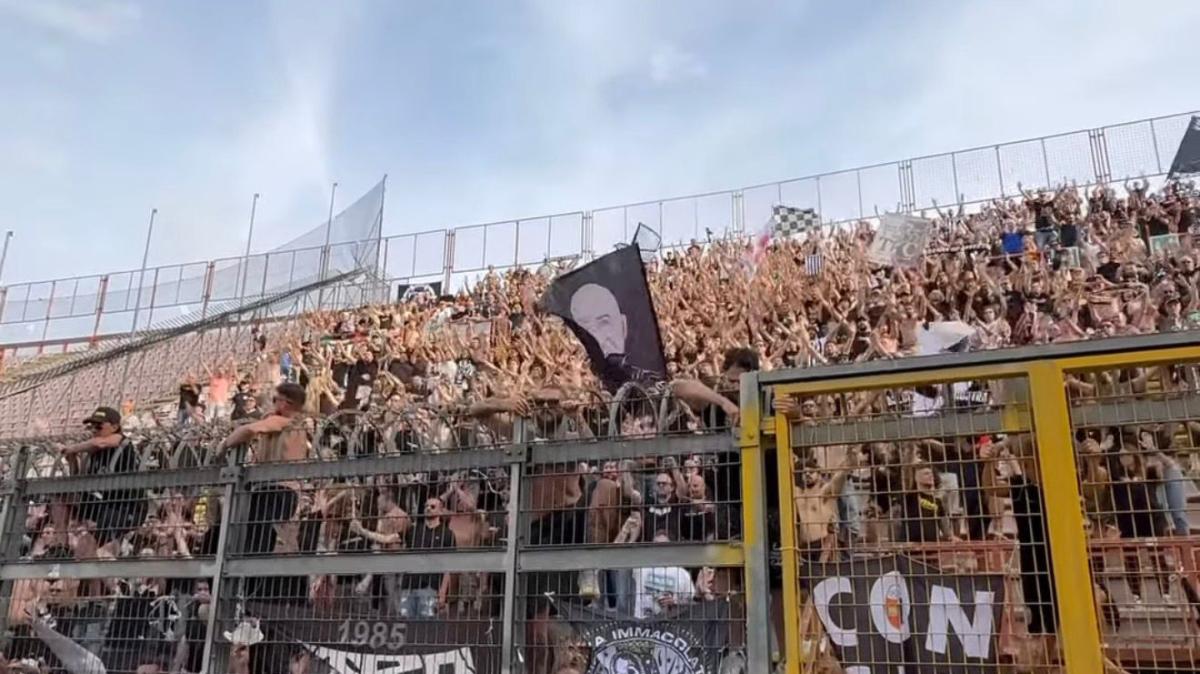 Tifosi Ascoli-Ascoli Calcio