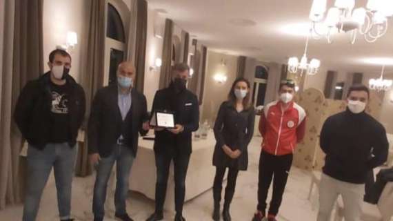 DG Ducci e DS Bifulco hanno ritirato una targa di riconoscimento per l’impegno sociale del Club