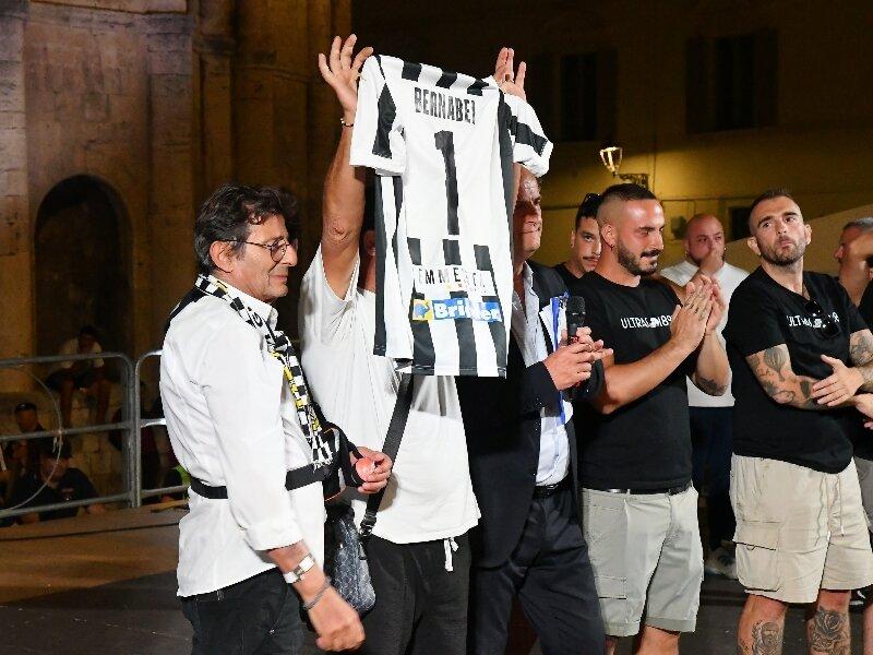 LUCA BERNABEI NON CE L’HA FATTA: CON LA SAMB 1′ DI SILENZIO E LUTTO AL BRACCIO