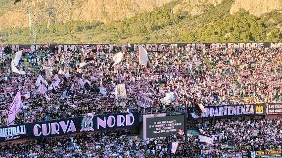 Palermo, dura contestazione della Curva Nord: "Non pretendiamo la Serie A, ma rispetto per questa città" | FOTO