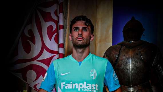 Ascoli Calcio, Erdis Kraja svela la quarta maglia della stagione - FOTO