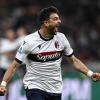 Bologna, solo un pari col Friburgo: Orsolini illude, Adamu risponde dal dischetto. Gol e highlights