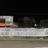Clima rovente a Firenze, la Fiesole esplode contro la squadra: striscioni e veleni aspettando l'Atalanta