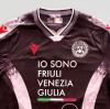 Udinese, tre maglie e una filosofia: stile, tradizione e innovazione firmate Macron