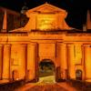 Bergamo accende la speranza: Porta San Giacomo e l'Ospedale si illuminano per le donne
