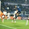 Primo gol in Champions di Scamacca, ma che giocata di De Ketelaere: Atalanta-Chelsea 1-1