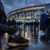 Follia nel pre-partita: tifoso del Genoa armato di coltello bloccato dalla Polizia fuori dallo stadio