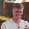 La Roma abbraccia Evan Ferguson: è sbarcato a Fiumicino