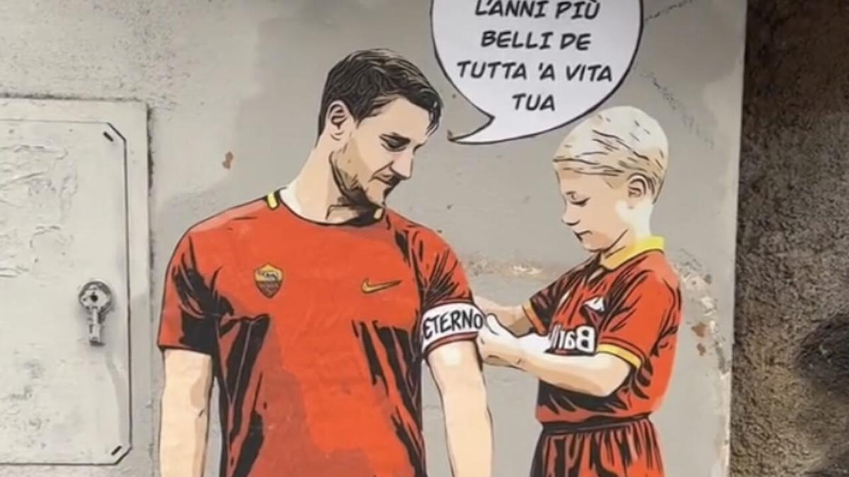 Roma celebra il suo Re: ecco «Eterno», il nuovo murale dedicato a Totti. L'autore: "Se tornasse..."