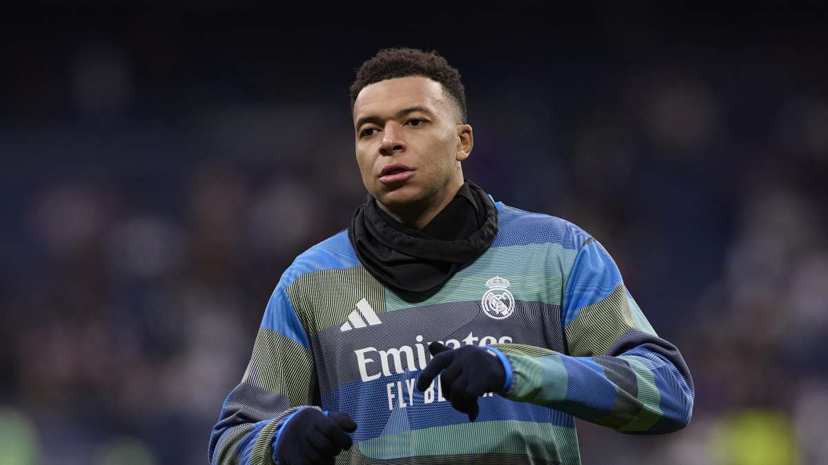 Mbappé e Ester Expósito in Sardegna: dalla polemica dei tifosi alle voci di investimenti da cinque stelle